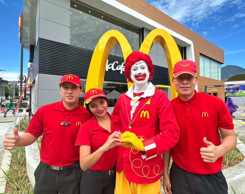 McDonald’s impulsa su expansión en El Salvador con la modernización del restaurante Salvador del Mundo