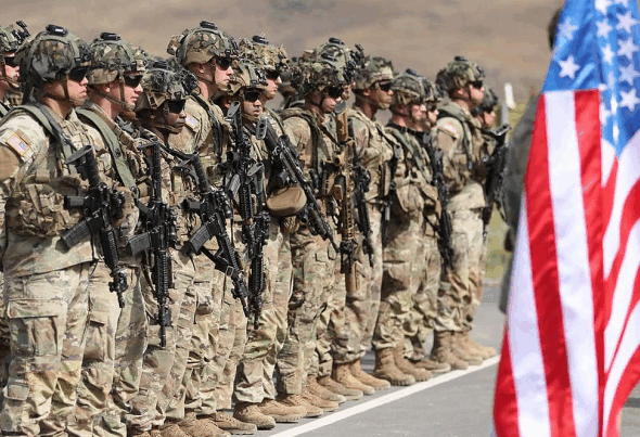 Trump advierte veto y critica a republicanos por apoyar control del Congreso sobre acciones militares