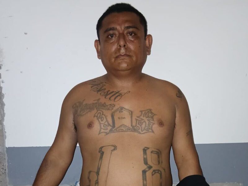 Entregan a dos pandilleros en frontera Las Chinamas