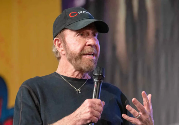El actor Chuck Norris es hospitalizado tras emergencia médica en Hawái