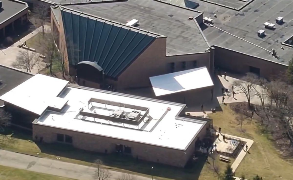 Reportan ataque armado frente a templo judío en Michigan