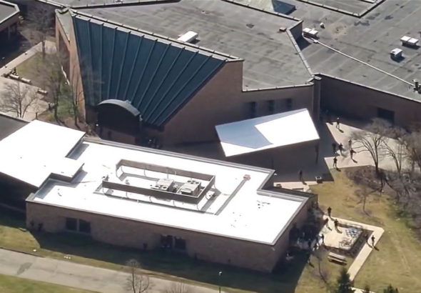 Reportan ataque armado frente a templo judío en Michigan