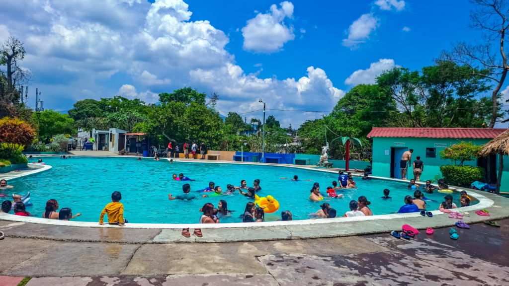 Familias disfrutan de espacios recreativos gratuitos con “Verano en Sívar”