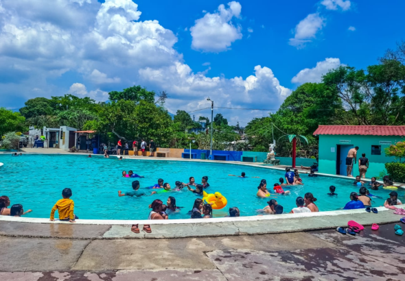 Familias disfrutan de espacios recreativos gratuitos con “Verano en Sívar”