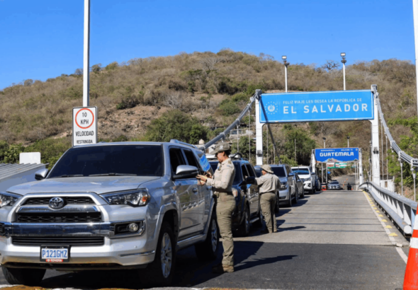 Filas en Las Chinamas por ingreso masivo de guatemaltecos en Semana Santa