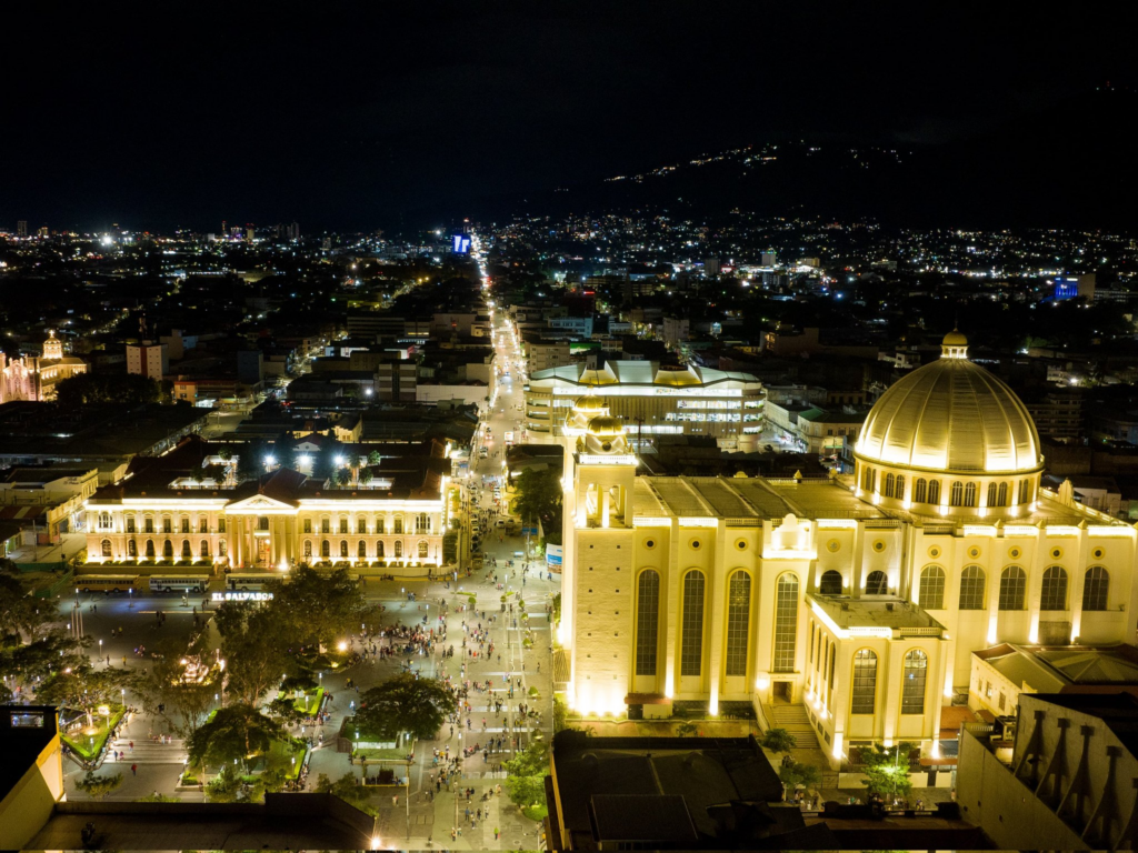 Centro Histórico lidera visitas en Semana Santa con miles de turistas en El Salvador