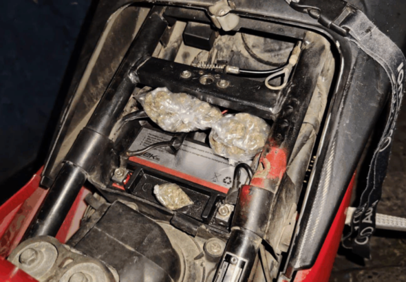 Detenido con 21 porciones de marihuana en motocicleta