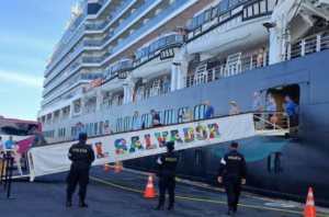 Más de 2 mil turistas llegan a El Salvador a bordo del Eurodam