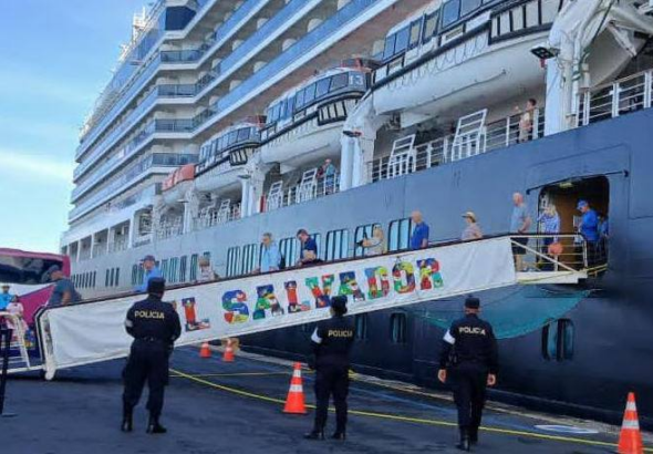 Más de 2 mil turistas llegan a El Salvador a bordo del Eurodam