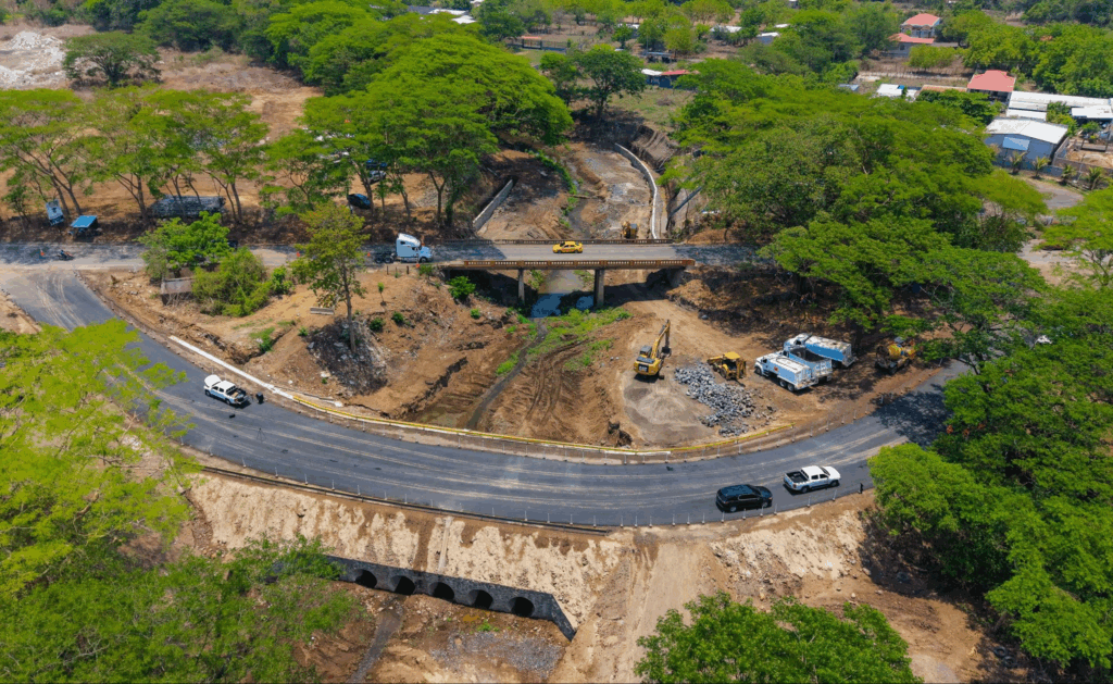 Oriente del país se fortalece con modernas obras viales