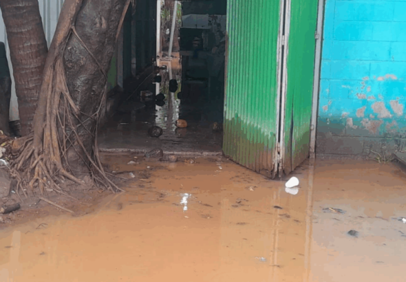 Inundaciones alcanzan viviendas en Playa San Diego, La Libertad