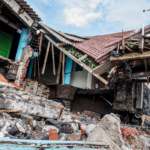 Oleaje destruye negocios y deja millonarias pérdidas en playa Acajutla