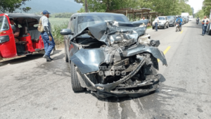 Autoridades investigan accidente entre vehículo particular y unidad estatal en Atlántida