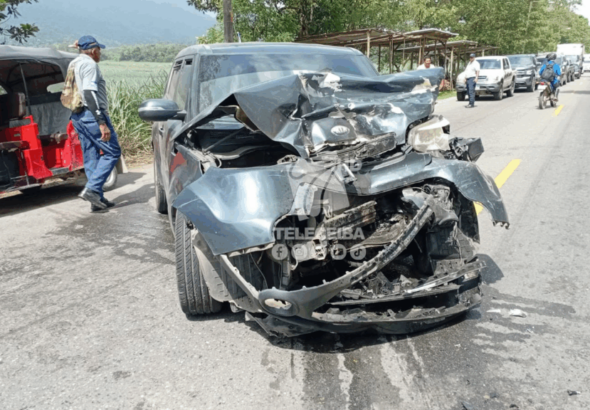 Autoridades investigan accidente entre vehículo particular y unidad estatal en Atlántida
