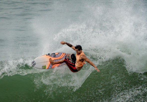 Surfistas internacionales afinan su preparación en El Salvador antes del esperado Championship Tour