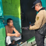 Rescatistas salvadoreños mantienen operativo en edificio colapsado tras marcación positiva de unidad canina