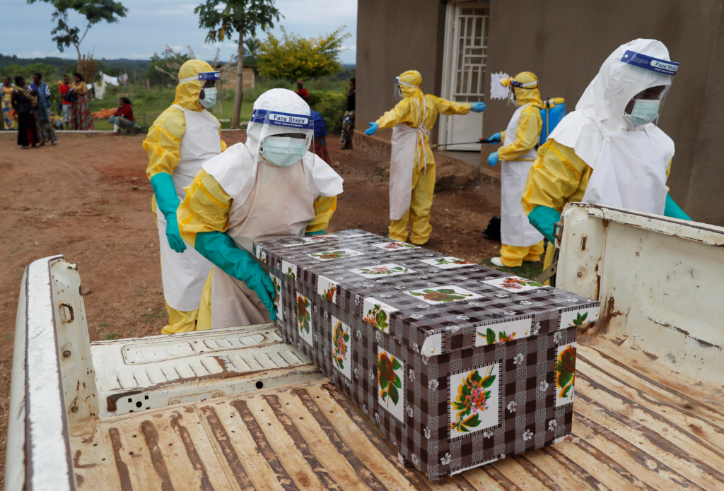 Brote de ébola deja 967 fallecidos y más de 2,400 casos confirmados en la República Democrática del Congo