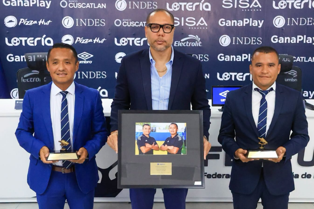 Iván Barton y David Morán reciben homenaje por poner en alto a El Salvador en el Mundial 2026