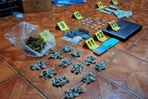 Operativo policial deja cuatro detenidos y decomiso de droga en La Libertad Oeste