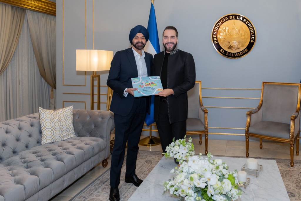 Presidente del Banco Mundial conoce proyectos de educación, salud y turismo durante visita a El Salvador