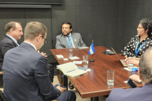 Vicepresidente Félix Ulloa y Google exploran nuevas oportunidades de cooperación en IA