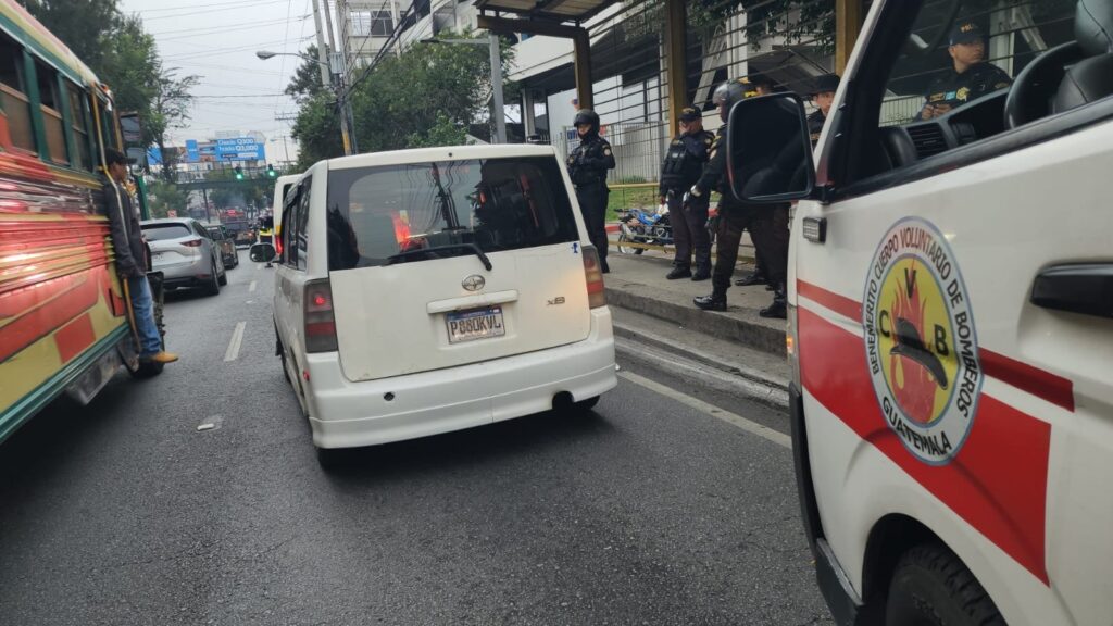 Conductor muere tras ataque armado en la Calzada San Juan