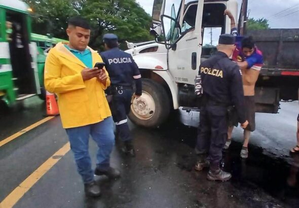 Padres mueren tras accidente de tránsito y su bebé de seis meses resulta con lesiones leves