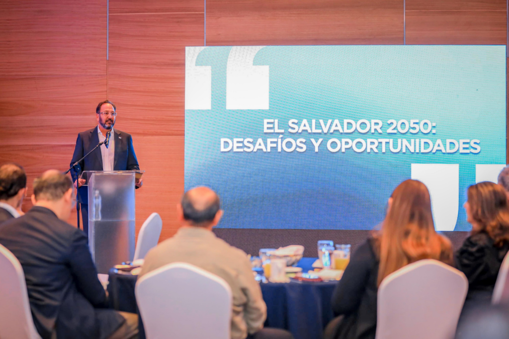 Sector empresarial analiza oportunidades económicas ante el envejecimiento de la población